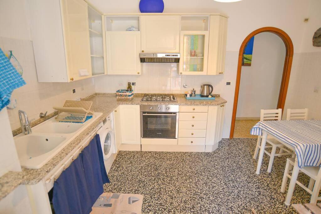 Larte Al Mare Vicino Spiaggia Con Ac E Wifi Apartment Savona Ngoại thất bức ảnh